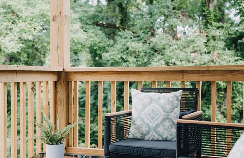 Decatur Apartment | Stilted Studio in Quaint Avondale Estates - Walk to Local Spots + Transit