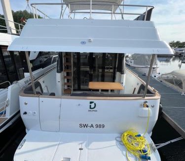 Werder Boat Rental | Stilvolle Bootsunterkunft für bis zu 4 Personen