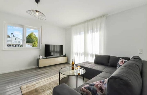 Steinhagen Apartment | Stilvolle Stadtoase Balkon Wifi TV