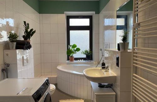 Ost Apartment | Stilvoller Altbau mit Balkon - 10 min to center