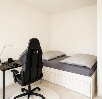 Beuel-Mitte Apartment | Stilvolles Apartment mit zwei Bädern Terrasse und Parkplatz nahe Rhein und Bonn Zentrum