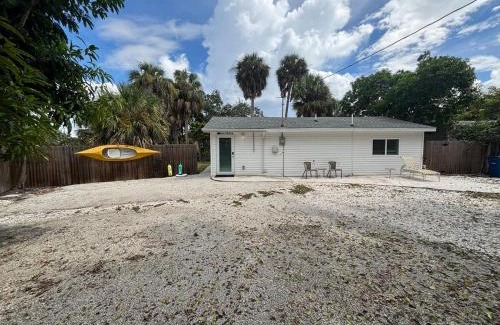 Bonita Shores House | Stingray - Intimate Quaint on Imperial River 1.4 mi. 2 Beach