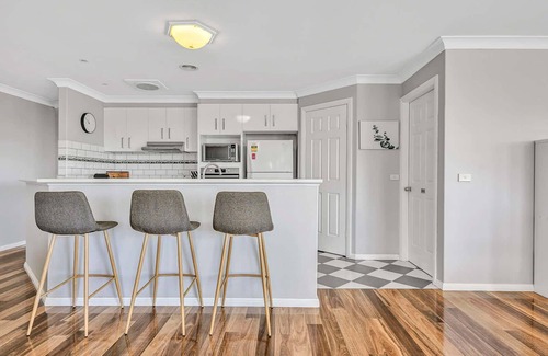 Llanarth House | Stinson House - 9 Mins to Racetrack, Serene Escape