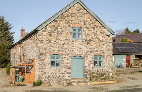 Shelve Cottage | STIPERSTONES VIEW, romantic, with a garden in Bishop's Castle