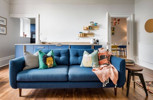 Stirling Apartment | Stirling Retreat - Quirky Décor, Fireplace & Charm