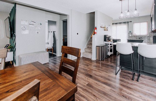 Macalester - Groveland House | Stocked Kitch. & Coffee Bar | 65" TV | Close 2 Macalester College