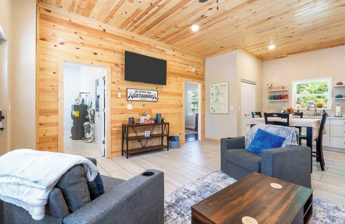 Dunnegan House | Stockton Lake Getaway Less than 1/2 mi to Lake
