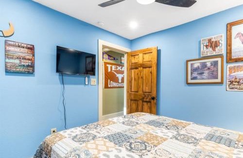 Fort Worth House | Stockyards Longhorn House, TCU close by
