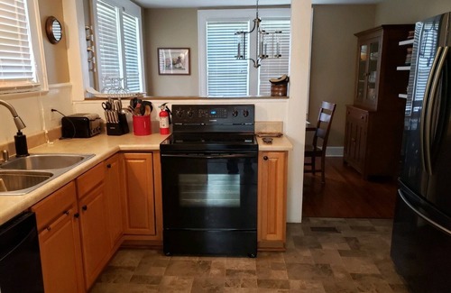 Fayetteville House | Stone Cottage near the downtown square of Fayetteville TN