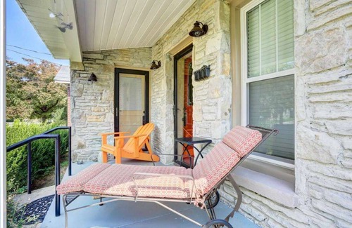 Fayetteville House | Stone Cottage near the downtown square of Fayetteville TN