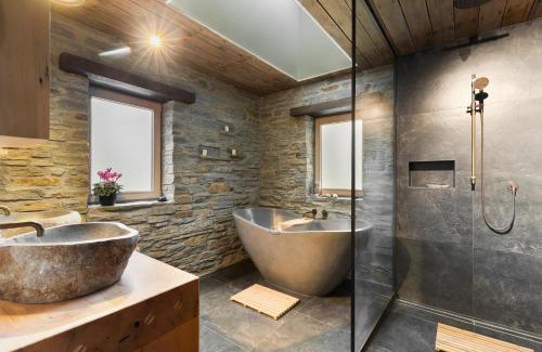 Arrow Junction House | Stone Cottage