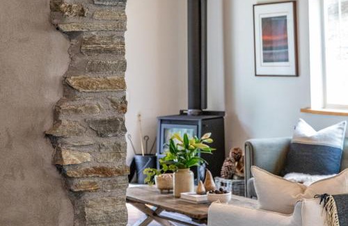 Arrow Junction House | Stone Cottage