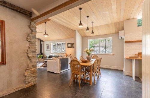 Arrow Junction House | Stone Cottage
