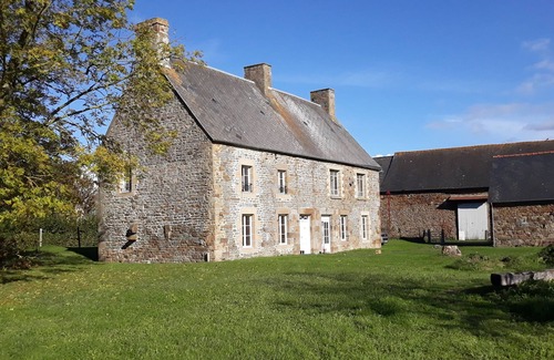 Roz-sur-Couesnon House | Stone family home (sleeps 11)