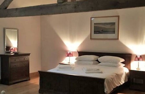 Saint-Leon-sur-l'Isle House | Stone farmhouse, fully equipped, secluded location with private swimming pool in Dordogne