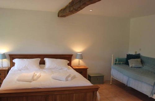 Saint-Leon-sur-l'Isle House | Stone farmhouse, fully equipped, secluded location with private swimming pool in Dordogne