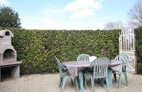Amfreville Cottage | Stone house with garden, pets welcome