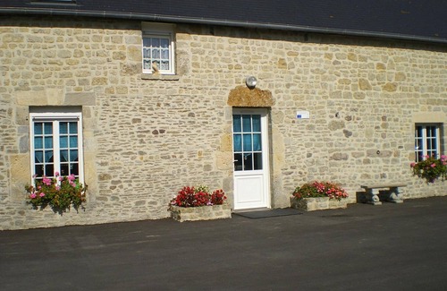Sainte-Marie-du-Mont Cottage | Stone house 1 km from Utah Beach, Wifi, pets allowed