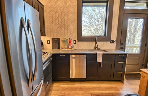 West Jefferson Cabin | Stone House Aerie-Open for Bookings! Walk downtown, Hot Tub
