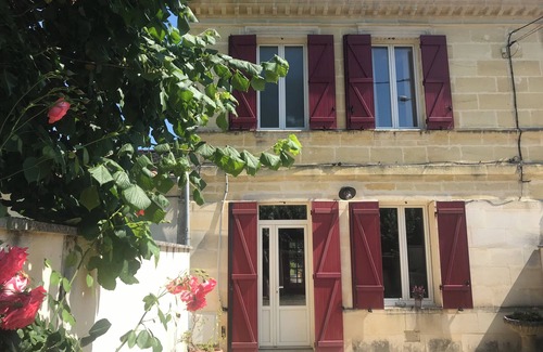 Camblanes-et-Meynac House | Stone house near Bordeaux. Cycling and hiking trails nearby.