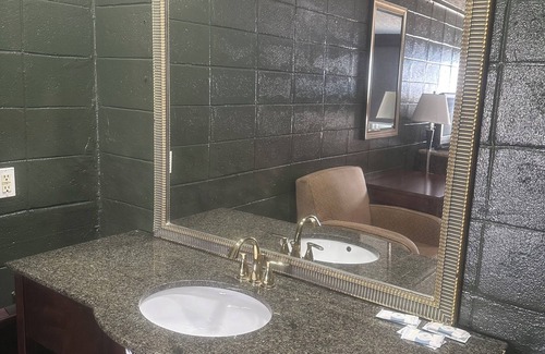 Siloam Springs Hotel | Stone Inn Motel