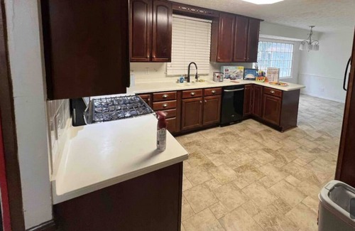 Stone Mountain House | Stone Mountain Park just 8 min away! peaceful place to stay. Pet-friendly nn