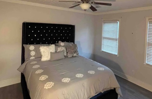 Stone Mountain House | Stone Mountain Park just 8 min away! peaceful place to stay. Pet-friendly nn