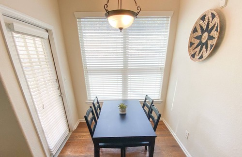 Far North Central Apartment | Stone Oak Area + Quiet + Private Garage + Free Wifi