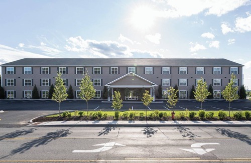 Ellsworth Apartment | Stone Park
