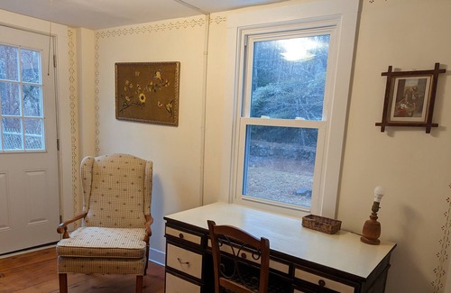 Hillsboro House | Stone Pond Farm sleeps 9, peaceful, family friendly, quaint country farmhouse.