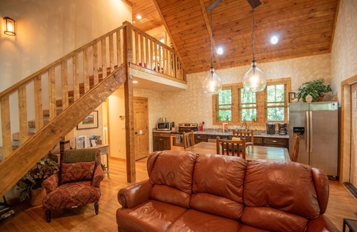 Fleetwood Cottage | Stone's Throw Bungalow Too - Hot Tub - Fireplace - New River & Lake Access