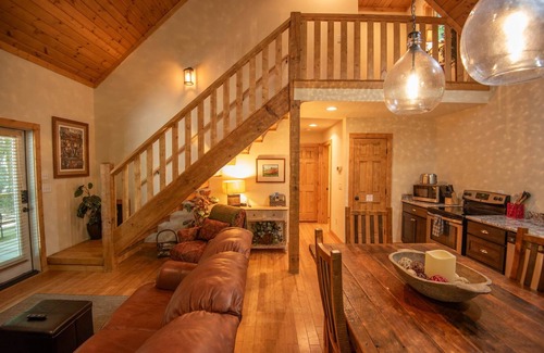 Fleetwood Cottage | Stone's Throw Bungalow Too - Hot Tub - Fireplace - New River & Lake Access