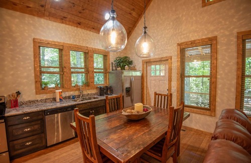 Fleetwood Cottage | Stone's Throw Bungalow Too - Hot Tub - Fireplace - New River & Lake Access