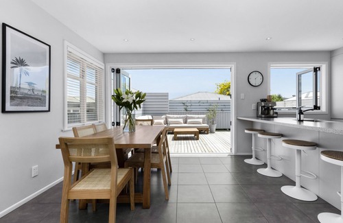 Havelock North House | Stone throw away from Havelock North Village