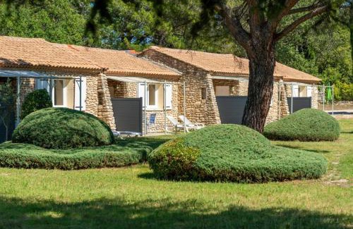 La Roque-sur-Pernes House | Stone villa in the heart of Provence