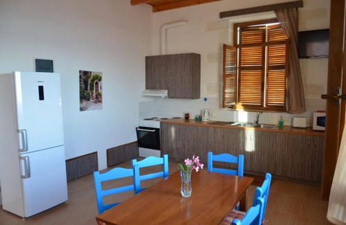 Filaki Villa | Stone Villa II in Petres
