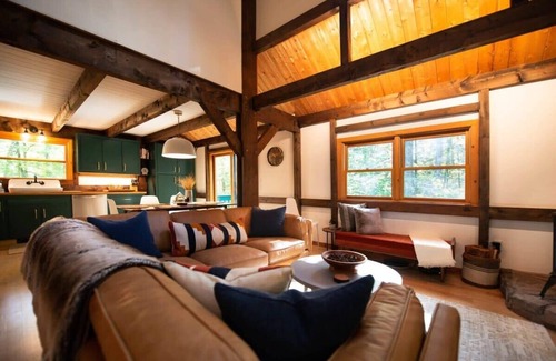 Tyringham House | Stonebridge Cabin: Modern Amenities, Enjoy Nature!