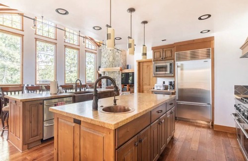 Stonegate House | Stonegate 12-Stay in absolute luxury in this Lodge by Village! New hot tub!