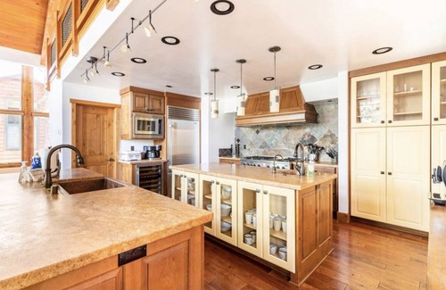 Stonegate House | Stonegate 12-Stay in absolute luxury in this Lodge by Village! New hot tub!