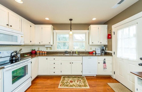 Black Mountain House | Stonehouse Cottages B