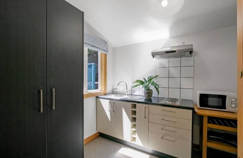 Queenstown City Centre Apartment | Stonehouse Mini - walk to town with shared spa