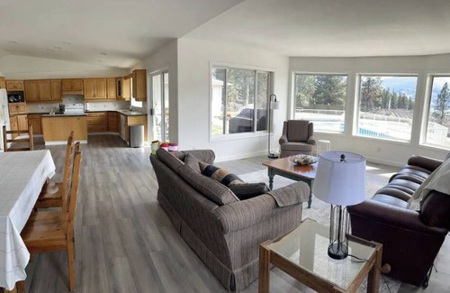 Okanagan-Similkameen House | StoneRidge vineyard, view + pool
