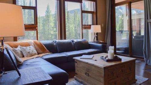 Sun Peaks Apartment | Stones Throw #24