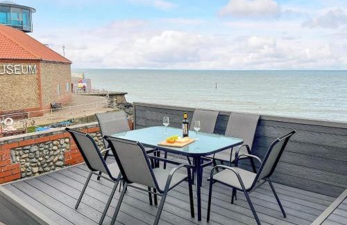 Sheringham House | Stones Throw Cottage