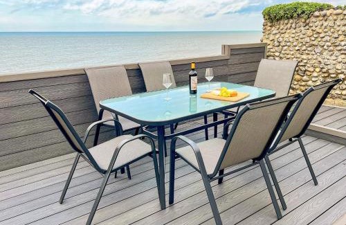 Sheringham House | Stones Throw Cottage