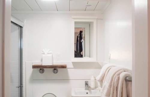 York Beach Hotel | Stones Throw