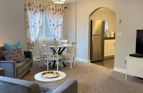 Clearwater Apartment | Stoneshire Basalt Suite for 4, walking distance to waterfalls & Dutch Lake