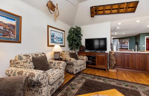 Nellysford House | Stonewall Court 21 with Wintergreen Advantage