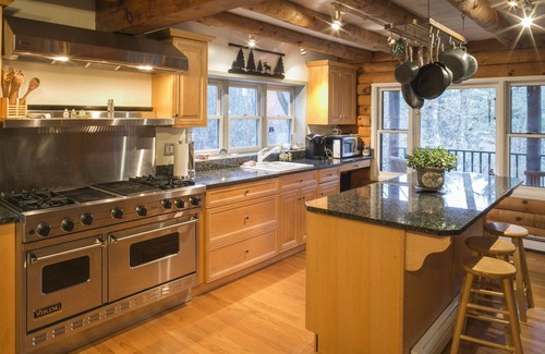 Bethel Cabin | Stonewall Lodge in Barnard, VT. Killington Mt, Saskadena Six, Pico Mt. Ski