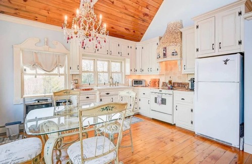 Conway House | Stonewood Chalet | Breathtaking views + Hot tub